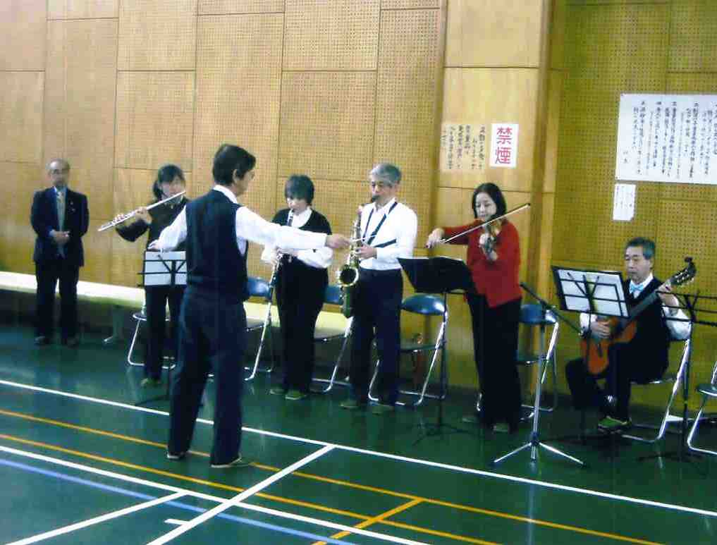 �I�[�v�j���O�ł̉��t